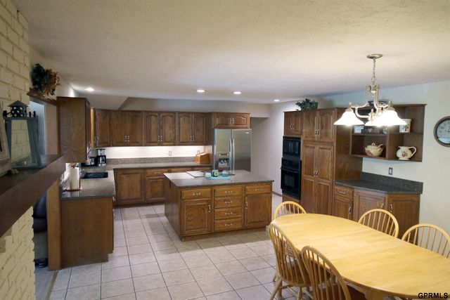 11219 Kentucky Road, Papillion, NE 68133