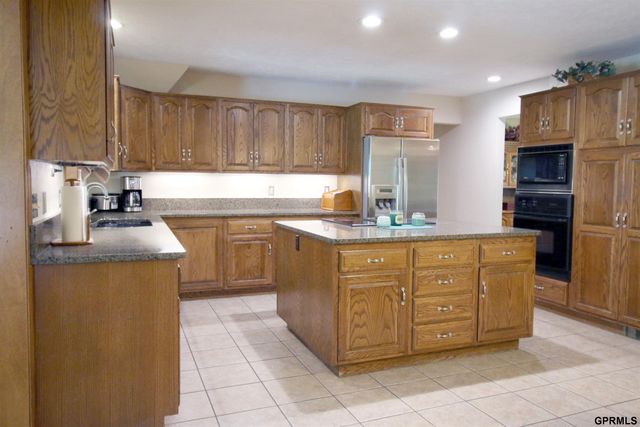 11219 Kentucky Road, Papillion, NE 68133