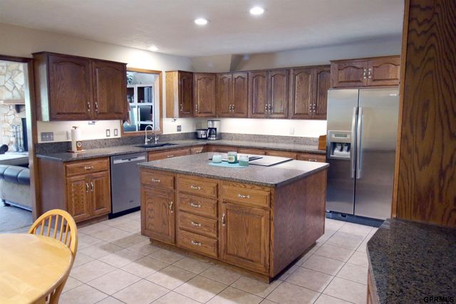 11219 Kentucky Road, Papillion, NE 68133