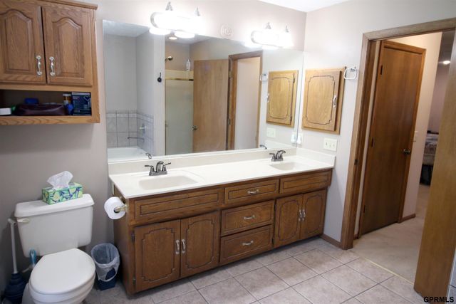 11219 Kentucky Road, Papillion, NE 68133
