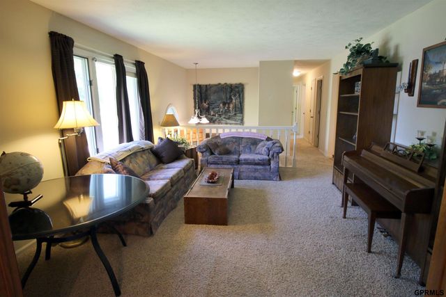 11219 Kentucky Road, Papillion, NE 68133