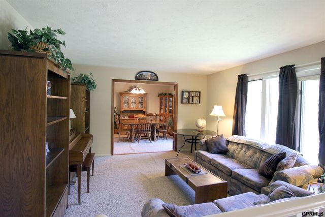 11219 Kentucky Road, Papillion, NE 68133