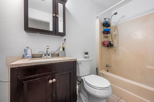 37 Decarolis Dr 37, Tewksbury, MA 01876