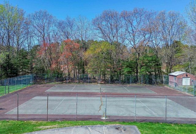 37 Decarolis Dr 37, Tewksbury, MA 01876