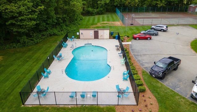 37 Decarolis Dr 37, Tewksbury, MA 01876