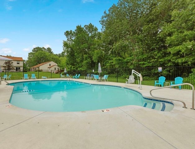 37 Decarolis Dr 37, Tewksbury, MA 01876