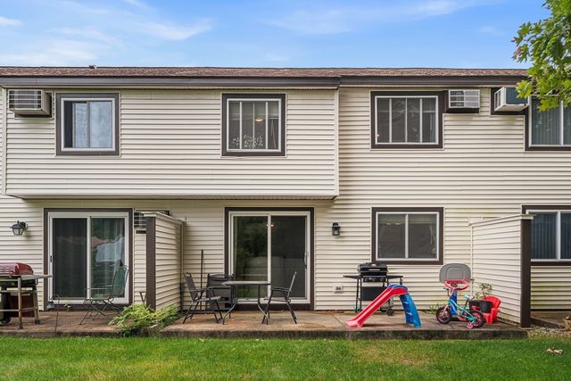 37 Decarolis Dr 37, Tewksbury, MA 01876