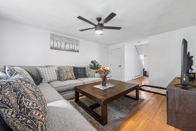 37 Decarolis Dr 37, Tewksbury, MA 01876