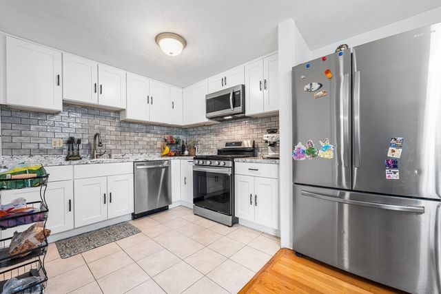 37 Decarolis Dr 37, Tewksbury, MA 01876
