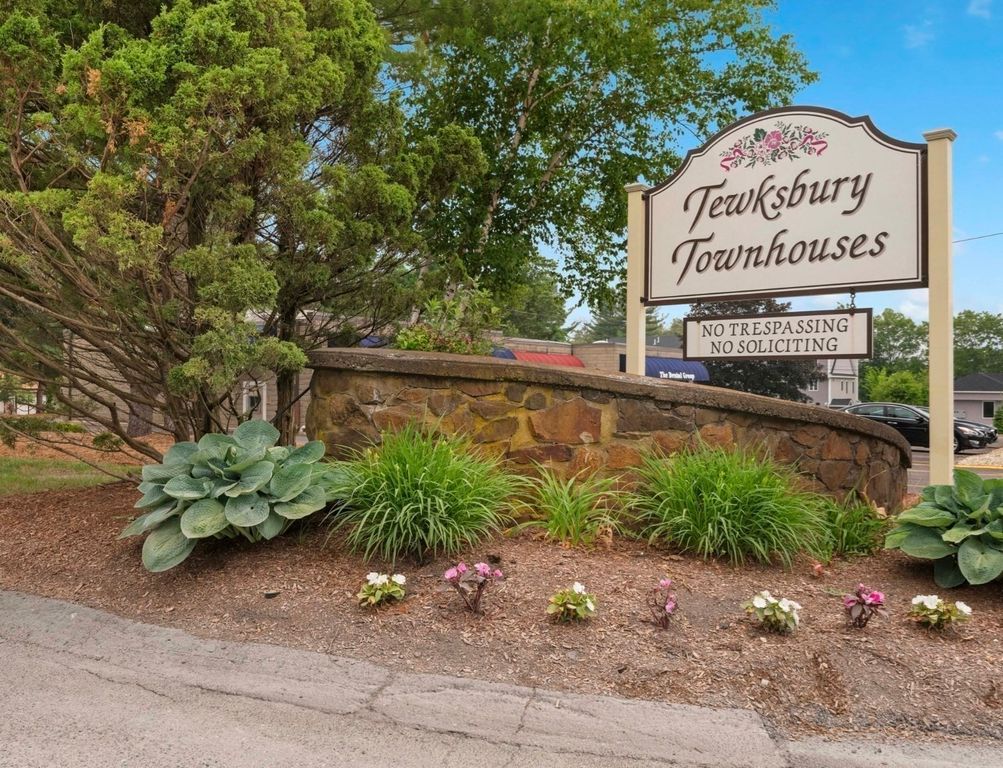 37 Decarolis Dr 37, Tewksbury, MA 01876