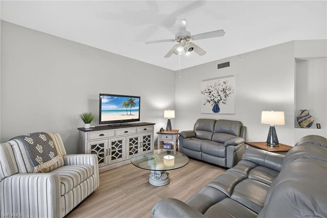 2925 Cypress Trace CIR # 103, Naples, FL 34119