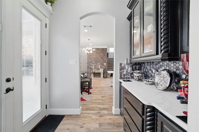 2056 Willow Bend Drive, Oak Leaf, TX 75154