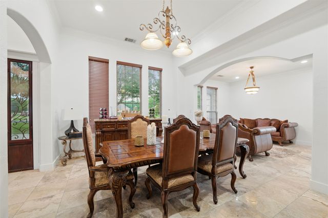 2056 Willow Bend Drive, Oak Leaf, TX 75154