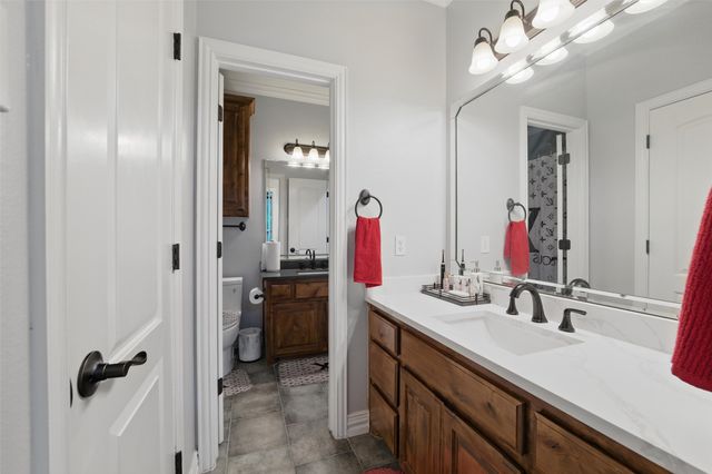 2056 Willow Bend Drive, Oak Leaf, TX 75154