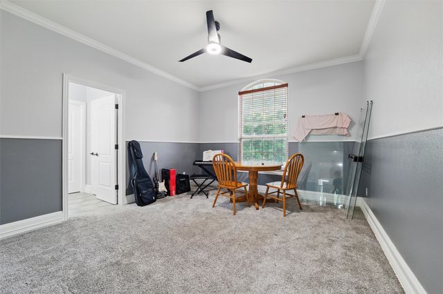 2056 Willow Bend Drive, Oak Leaf, TX 75154