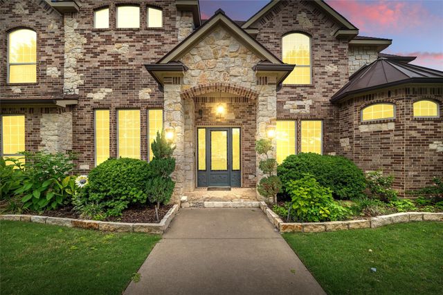 2056 Willow Bend Drive, Oak Leaf, TX 75154