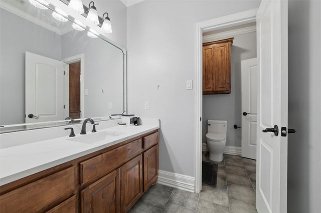 2056 Willow Bend Drive, Oak Leaf, TX 75154
