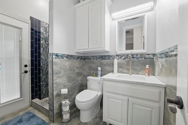 2056 Willow Bend Drive, Oak Leaf, TX 75154