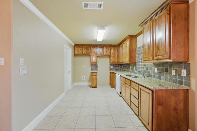 2056 Willow Bend Drive, Oak Leaf, TX 75154
