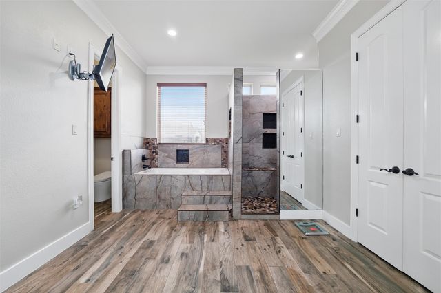 2056 Willow Bend Drive, Oak Leaf, TX 75154