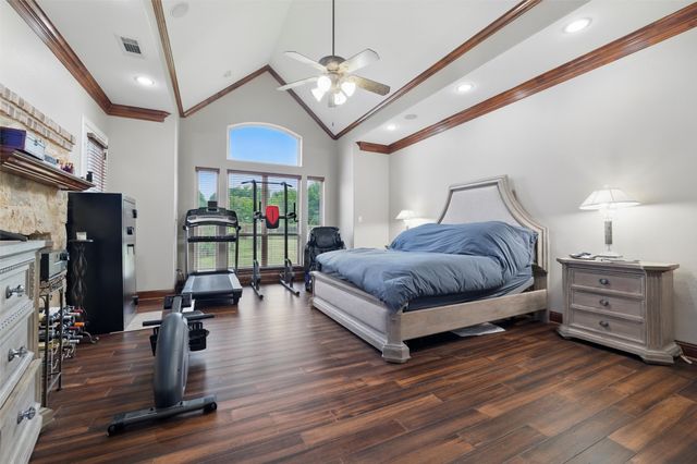 2056 Willow Bend Drive, Oak Leaf, TX 75154
