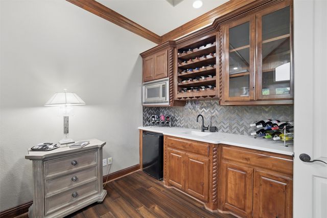 2056 Willow Bend Drive, Oak Leaf, TX 75154