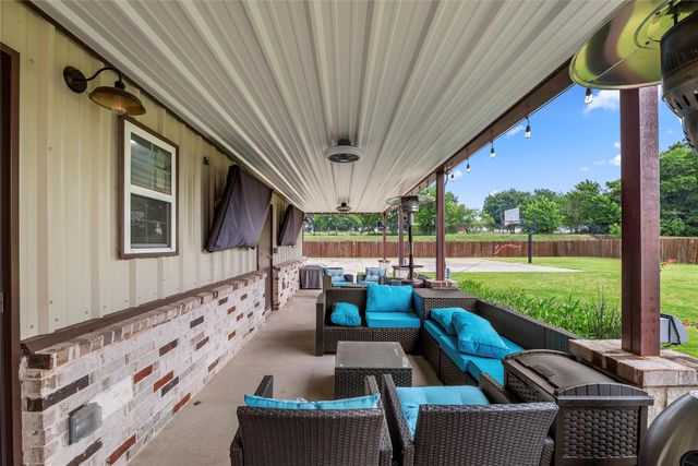 2056 Willow Bend Drive, Oak Leaf, TX 75154