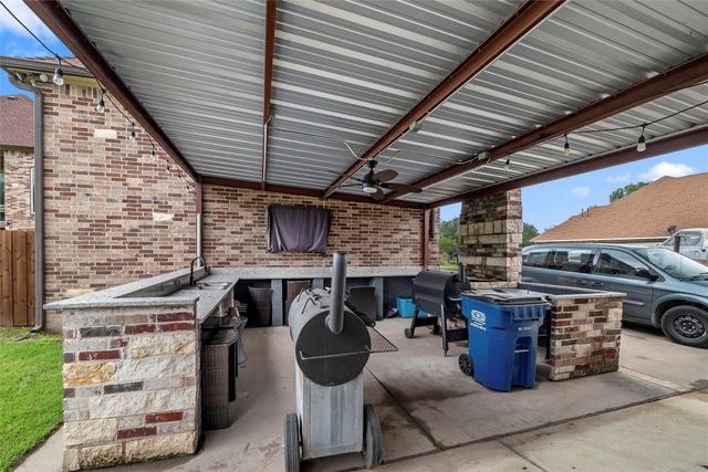2056 Willow Bend Drive, Oak Leaf, TX 75154