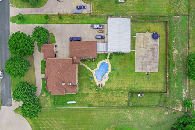 2056 Willow Bend Drive, Oak Leaf, TX 75154