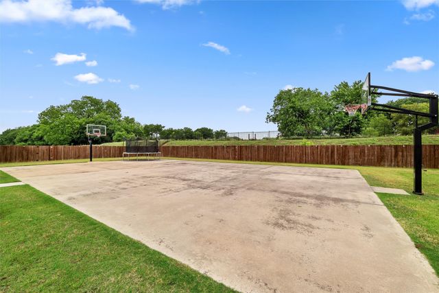 2056 Willow Bend Drive, Oak Leaf, TX 75154