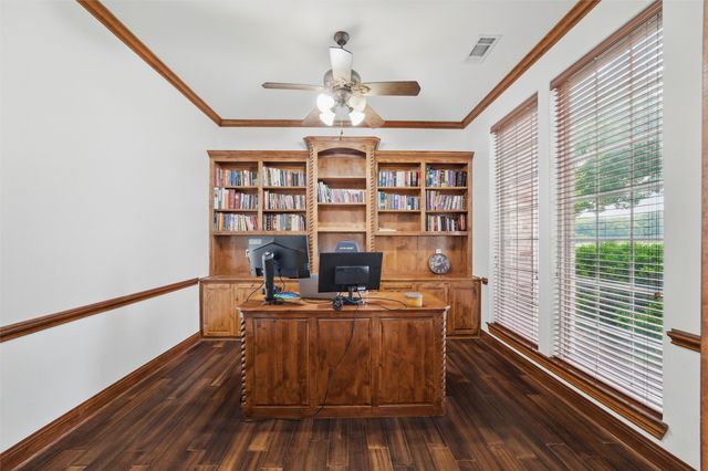 2056 Willow Bend Drive, Oak Leaf, TX 75154