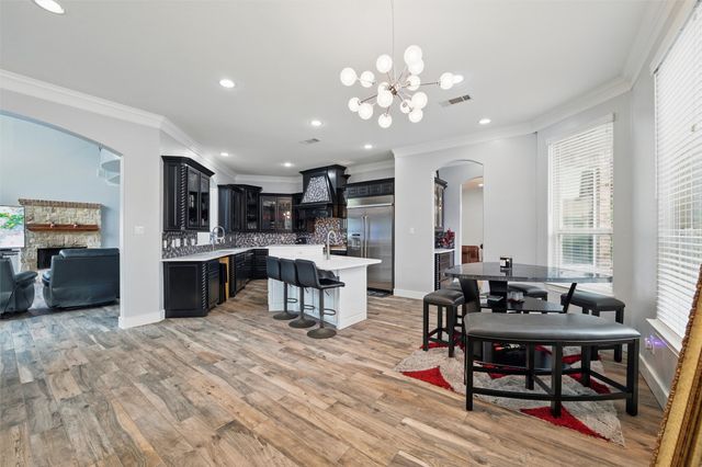 2056 Willow Bend Drive, Oak Leaf, TX 75154