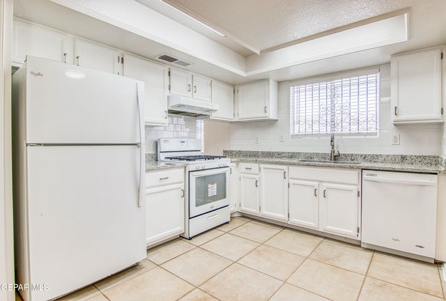 6621 Amposta Drive B, El Paso, TX 79912
