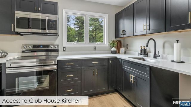 183 Van Winkle Lane, Mahwah, NJ 07430