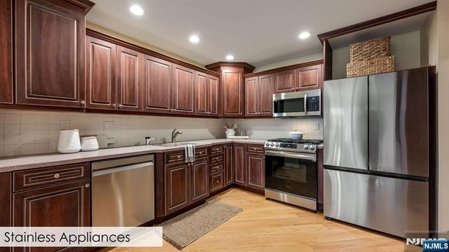 183 Van Winkle Lane, Mahwah, NJ 07430