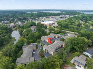 3835 Lone Pine Road 100, West Bloomfield Twp, MI 48323