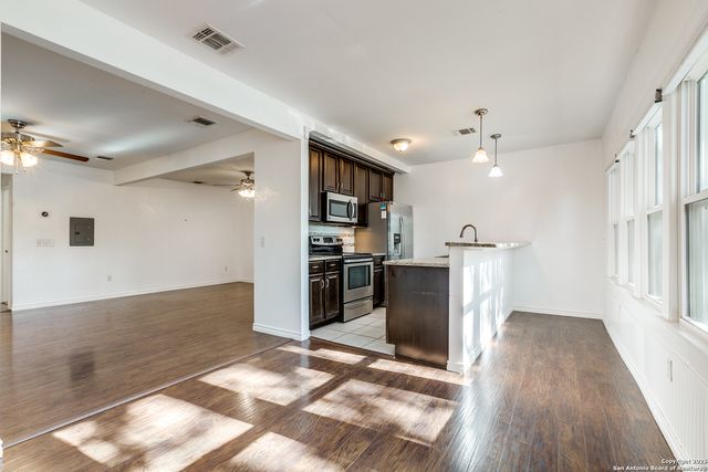 445 E Mistletoe, San Antonio, TX 78212