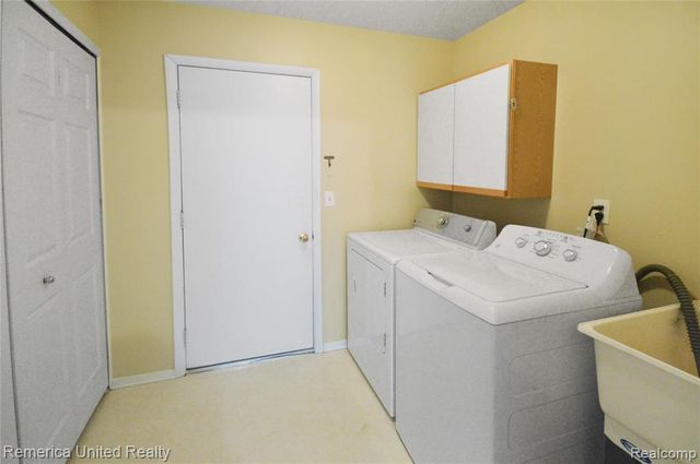 263 Whispering Hill, Commerce Twp, MI 48390