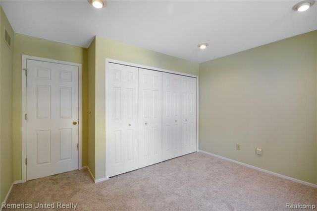263 Whispering Hill, Commerce Twp, MI 48390