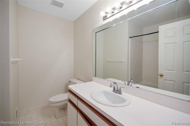 263 Whispering Hill, Commerce Twp, MI 48390