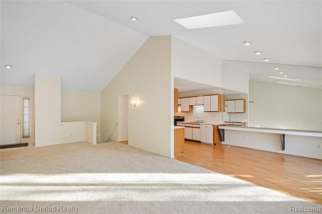 263 Whispering Hill, Commerce Twp, MI 48390