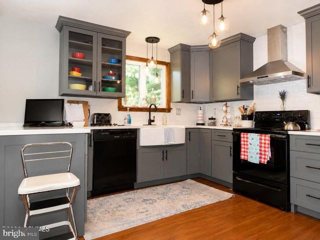 10 MEADOWBROOK DR, Selinsgrove, PA 17870