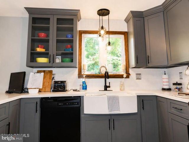 10 MEADOWBROOK DR, Selinsgrove, PA 17870