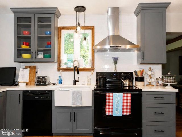 10 MEADOWBROOK DR, Selinsgrove, PA 17870