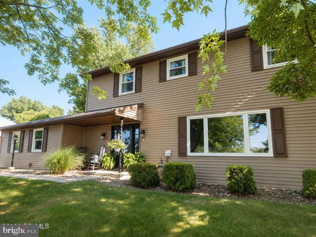 10 MEADOWBROOK DR, Selinsgrove, PA 17870