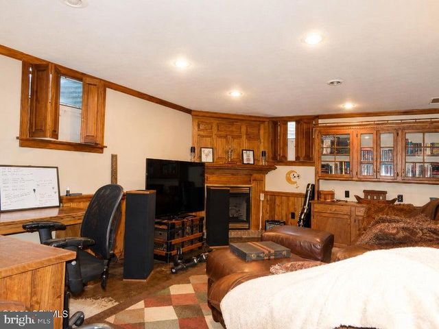 10 MEADOWBROOK DR, Selinsgrove, PA 17870