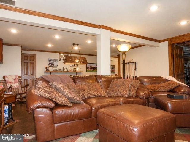 10 MEADOWBROOK DR, Selinsgrove, PA 17870