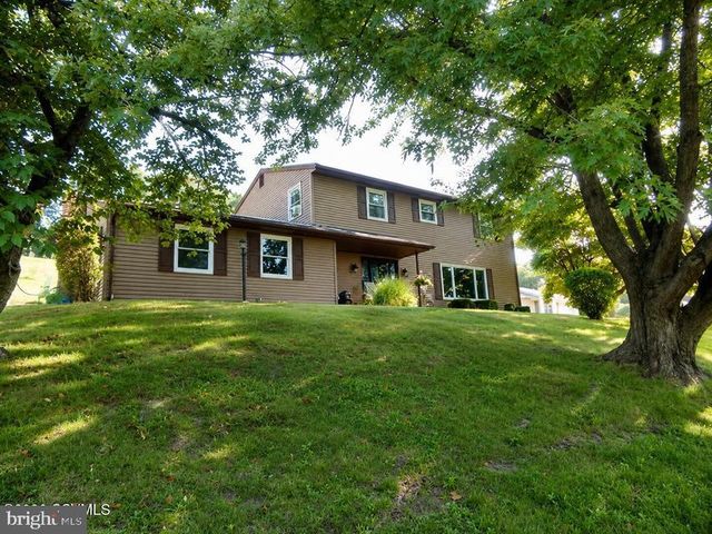 10 MEADOWBROOK DR, Selinsgrove, PA 17870