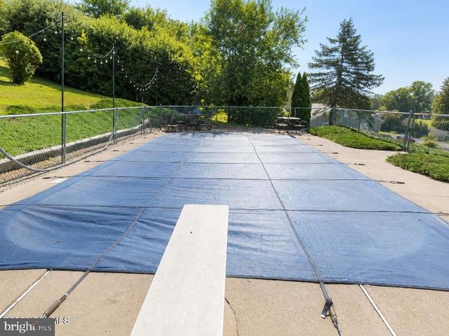 10 MEADOWBROOK DR, Selinsgrove, PA 17870