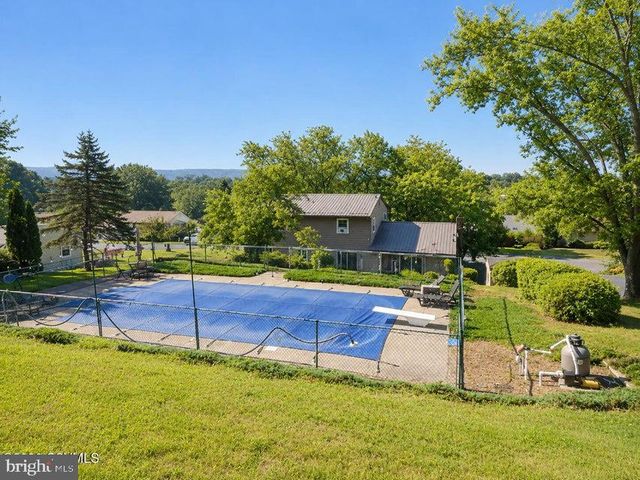 10 MEADOWBROOK DR, Selinsgrove, PA 17870
